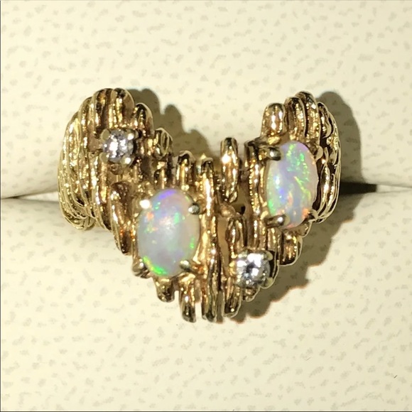 Vintage Jewelry - 14K Gold Opal & Diamond Ring